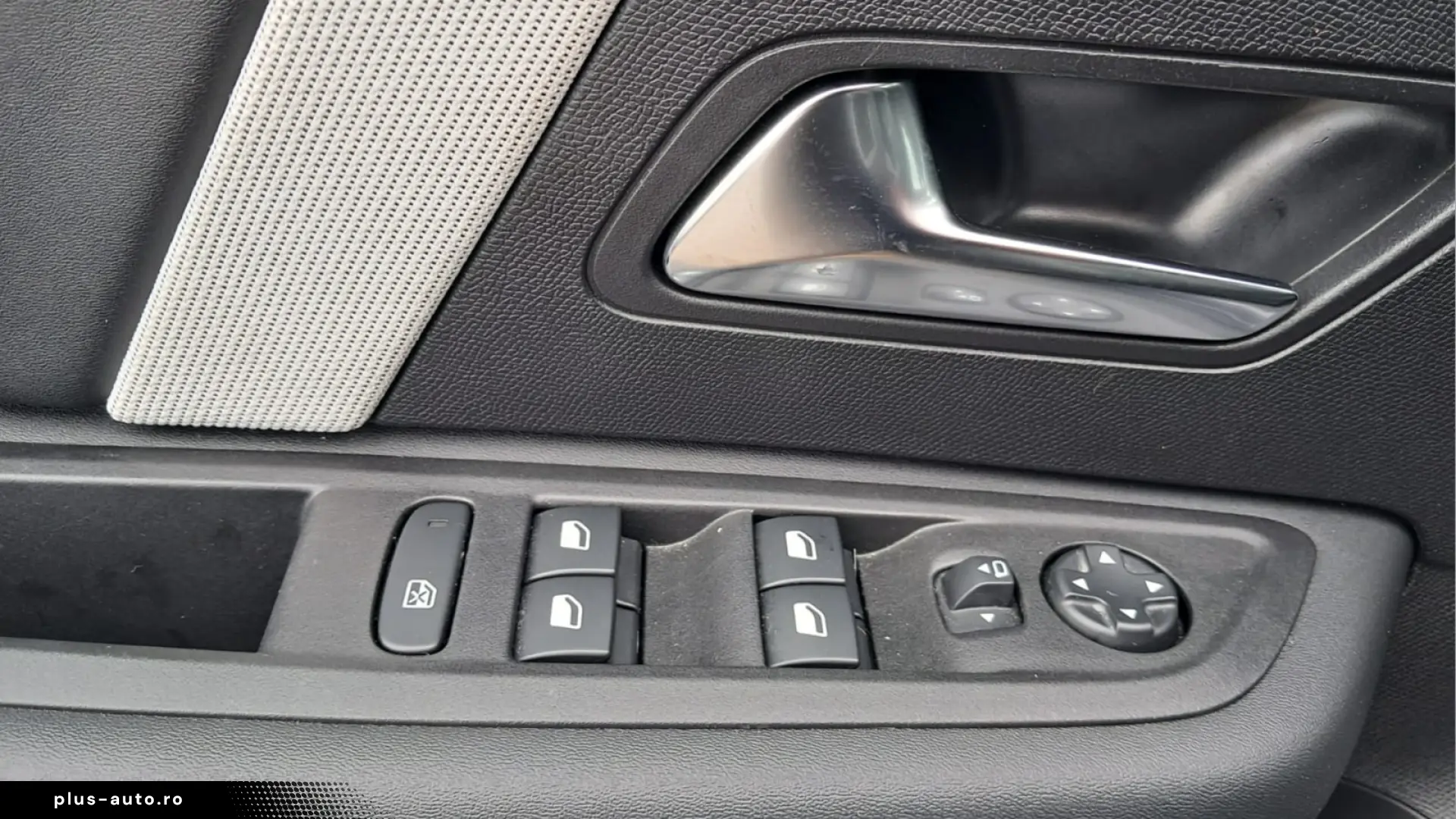 Citroën C4 MAX 1.2 Hybrid 145 cp