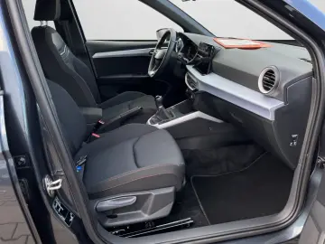 SEAT Arona 1 0 TSI FR NAVI LED Sitzheizung vo. u.v.m.