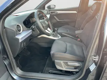 SEAT Arona 1 0 TSI FR NAVI LED Sitzheizung vo. u.v.m.