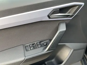SEAT Arona 1 0 TSI FR NAVI LED Sitzheizung vo. u.v.m.