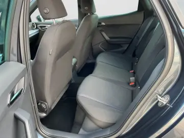 SEAT Arona 1 0 TSI FR NAVI LED Sitzheizung vo. u.v.m.