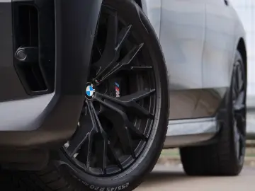 BMW 740 d xDrive Design Pure Excellence - LIVRARE RAPIDA!