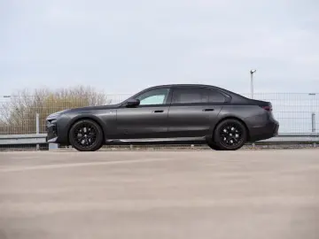 BMW 740 d xDrive Design Pure Excellence - LIVRARE RAPIDA!