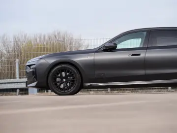 BMW 740 d xDrive Design Pure Excellence - LIVRARE RAPIDA!