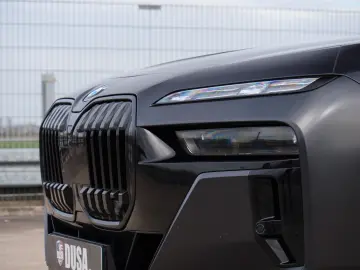 BMW 740 d xDrive Design Pure Excellence - LIVRARE RAPIDA!