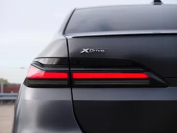 BMW 740 d xDrive Design Pure Excellence - LIVRARE RAPIDA!