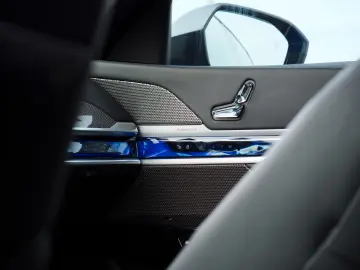 BMW 740 d xDrive Design Pure Excellence - LIVRARE RAPIDA!