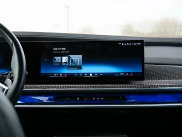 BMW 740 d xDrive Design Pure Excellence - LIVRARE RAPIDA!