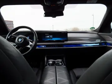 BMW 740 d xDrive Design Pure Excellence - LIVRARE RAPIDA!