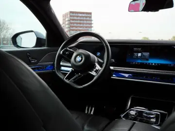 BMW 740 d xDrive Design Pure Excellence - LIVRARE RAPIDA!