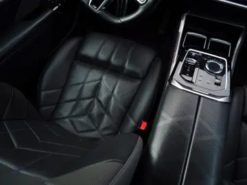 BMW 740 d xDrive Design Pure Excellence - LIVRARE RAPIDA!