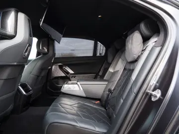 BMW 740 d xDrive Design Pure Excellence - LIVRARE RAPIDA!
