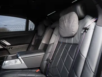 BMW 740 d xDrive Design Pure Excellence - LIVRARE RAPIDA!