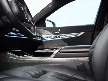 BMW 740 d xDrive Design Pure Excellence - LIVRARE RAPIDA!