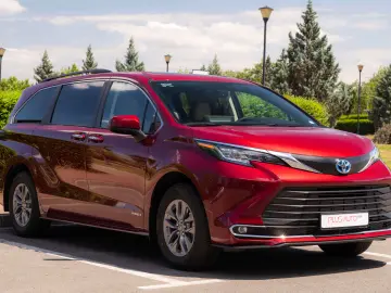 Toyota Sienna Hybrid XLE FWD 7 LOCURI