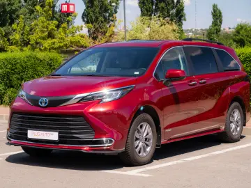 Toyota Sienna Hybrid XLE FWD 7 LOCURI