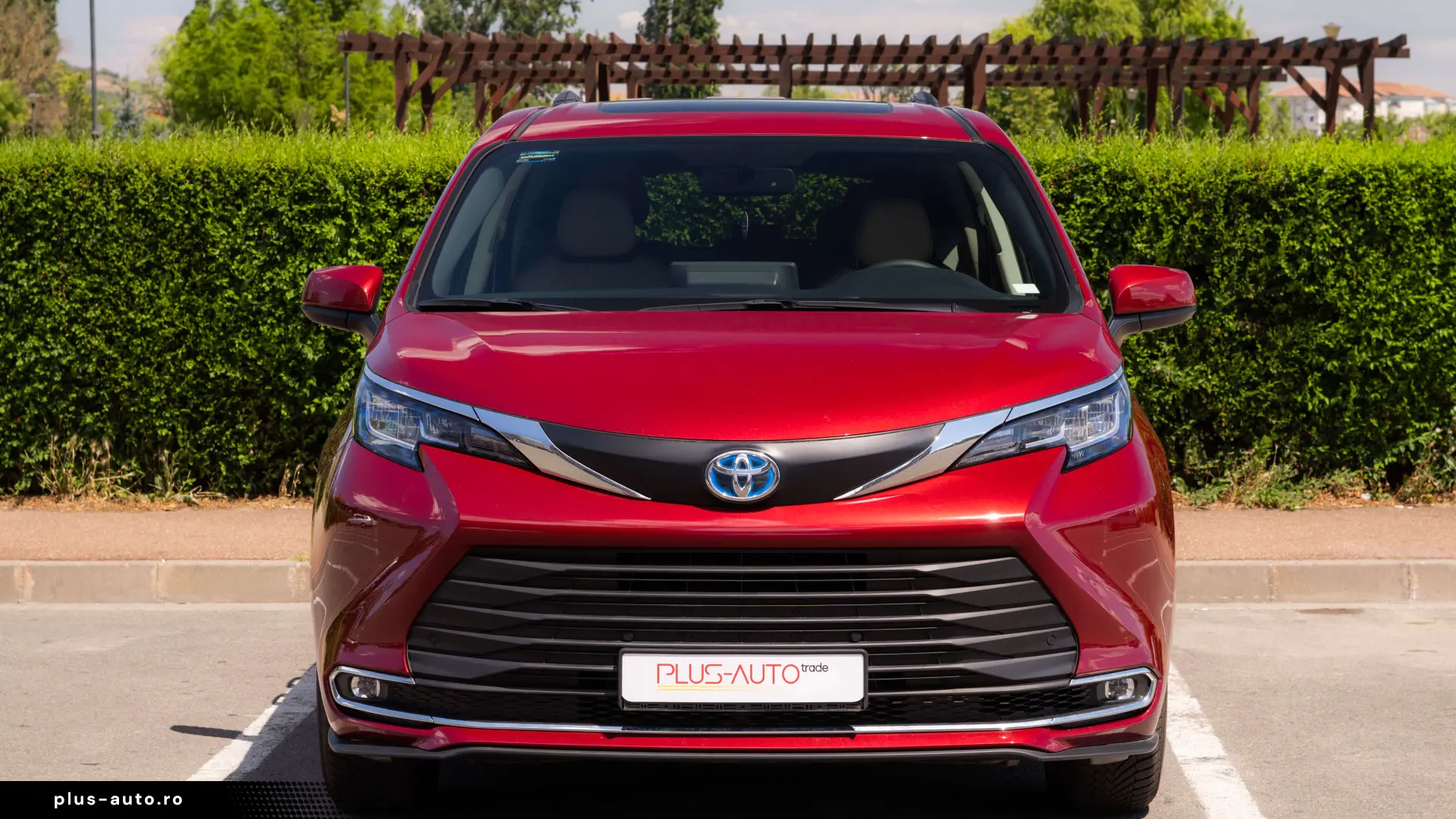 Toyota Sienna Hybrid XLE FWD 7 LOCURI