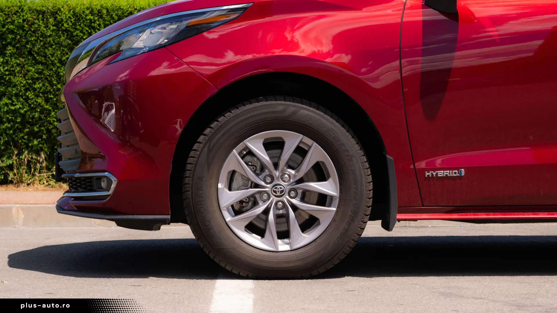 Toyota Sienna Hybrid XLE FWD 7 LOCURI