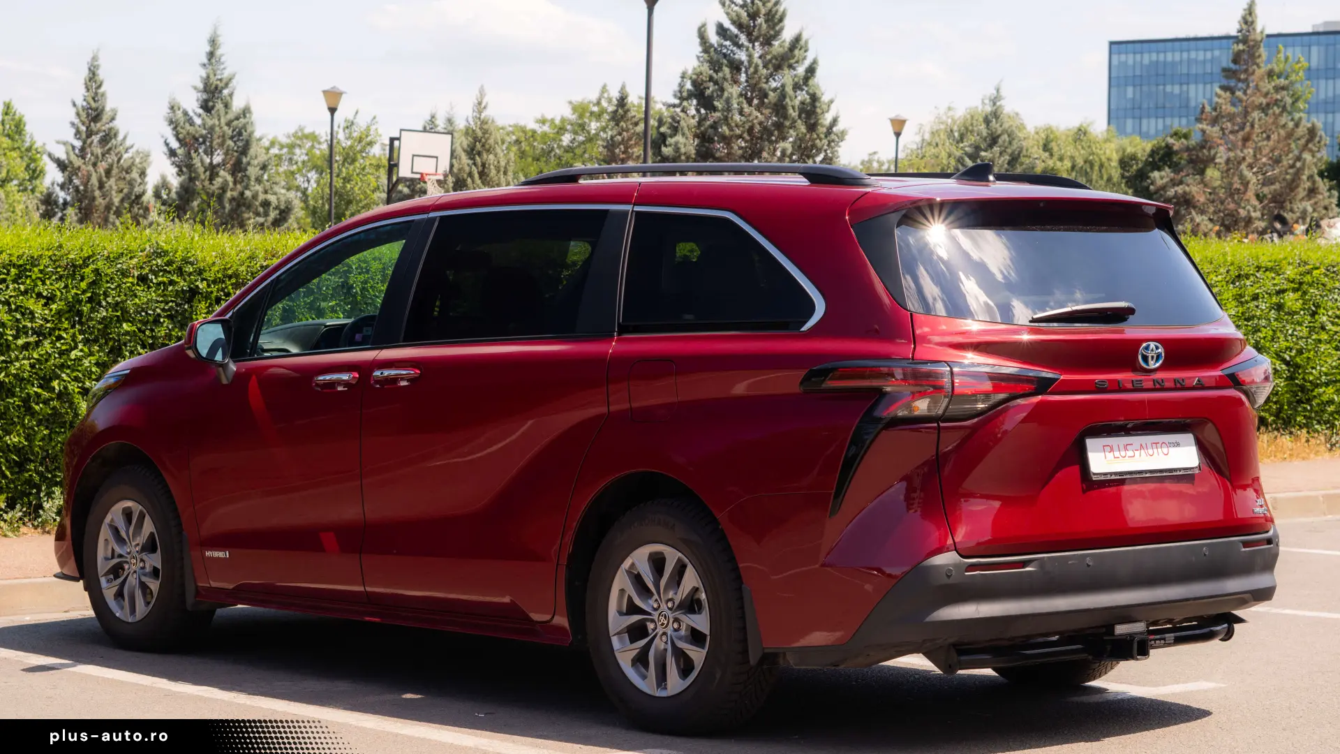 Toyota Sienna Hybrid XLE FWD 7 LOCURI