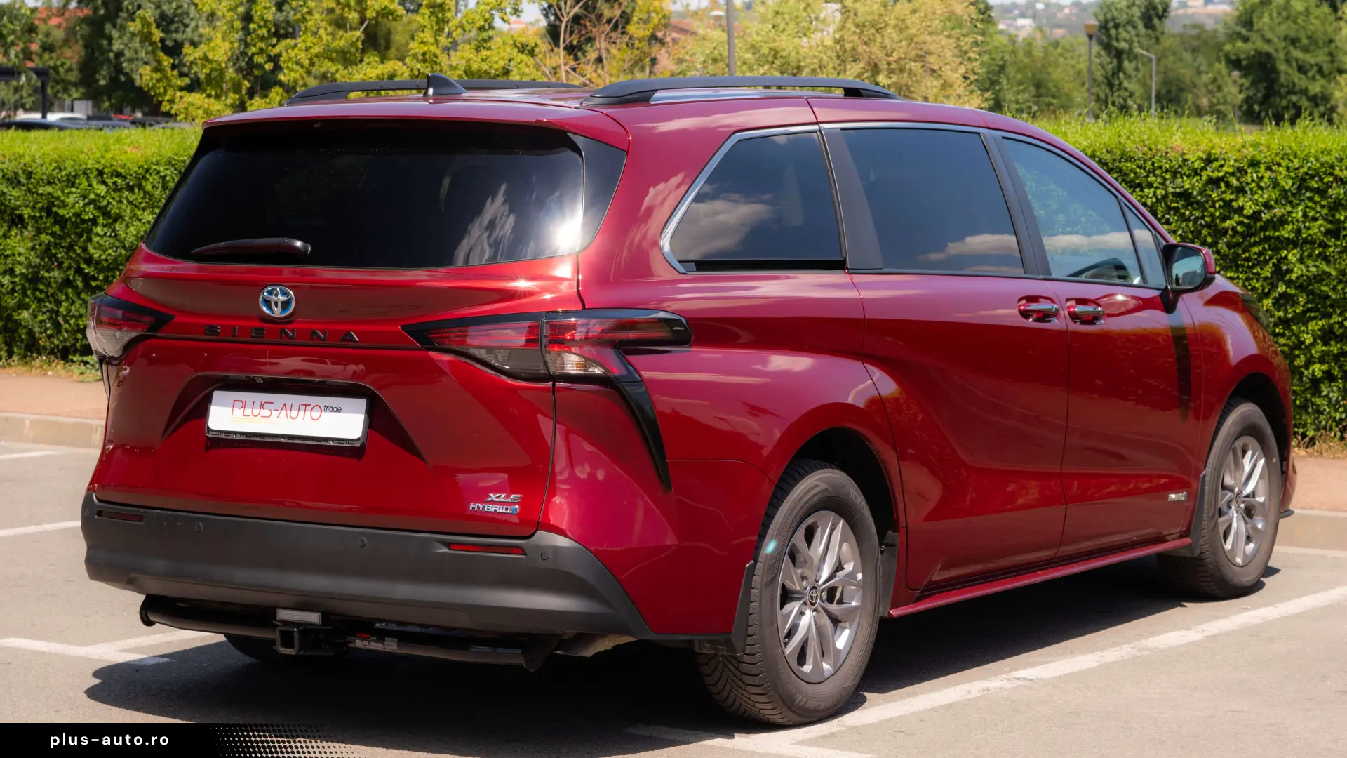 Toyota Sienna Hybrid XLE FWD 7 LOCURI