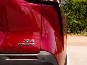 Toyota Sienna Hybrid XLE FWD 7 LOCURI
