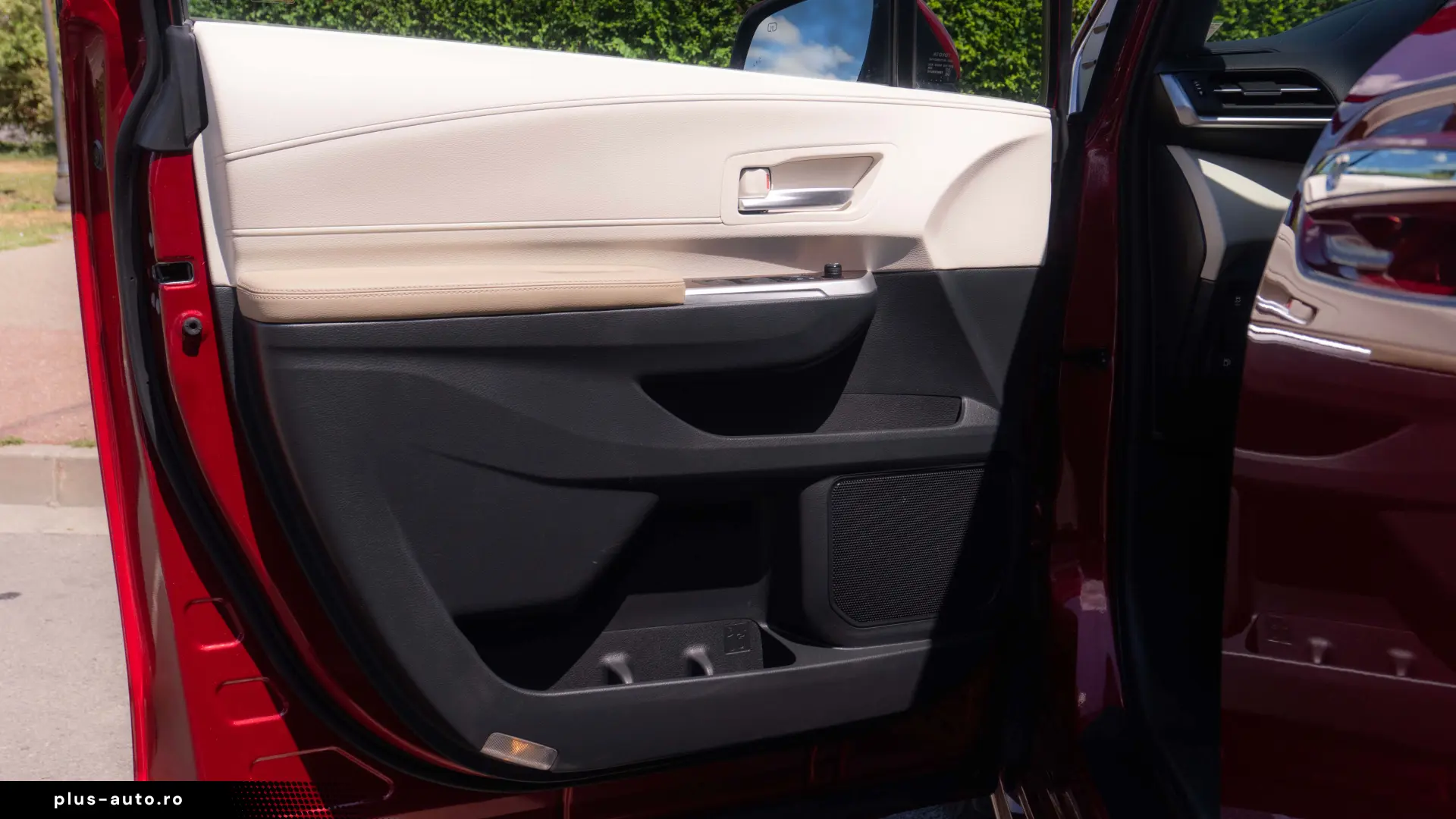 Toyota Sienna Hybrid XLE FWD 7 LOCURI