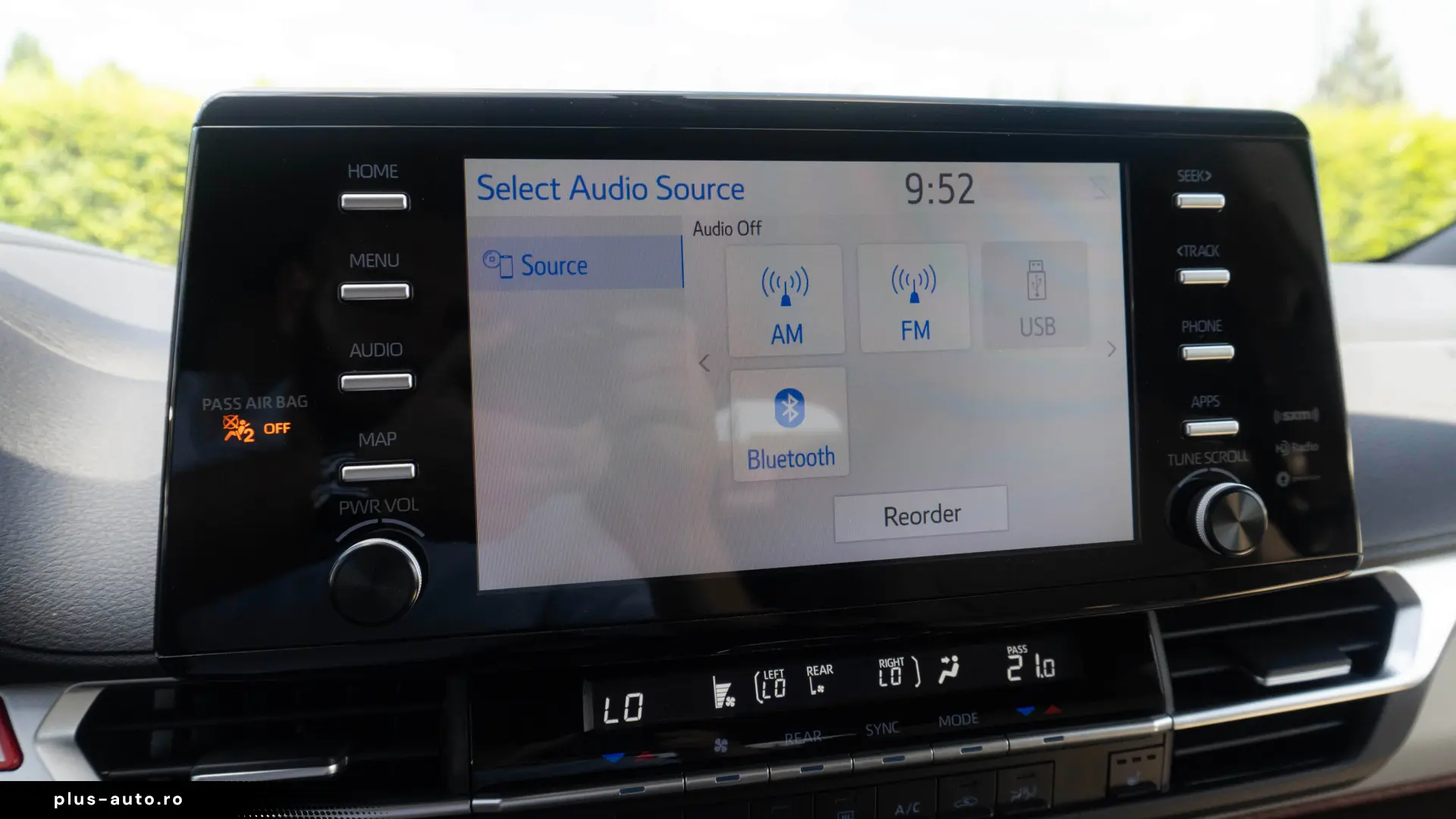 Toyota Sienna Hybrid XLE FWD 7 LOCURI