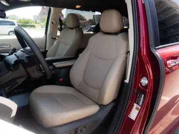 Toyota Sienna Hybrid XLE FWD 7 LOCURI
