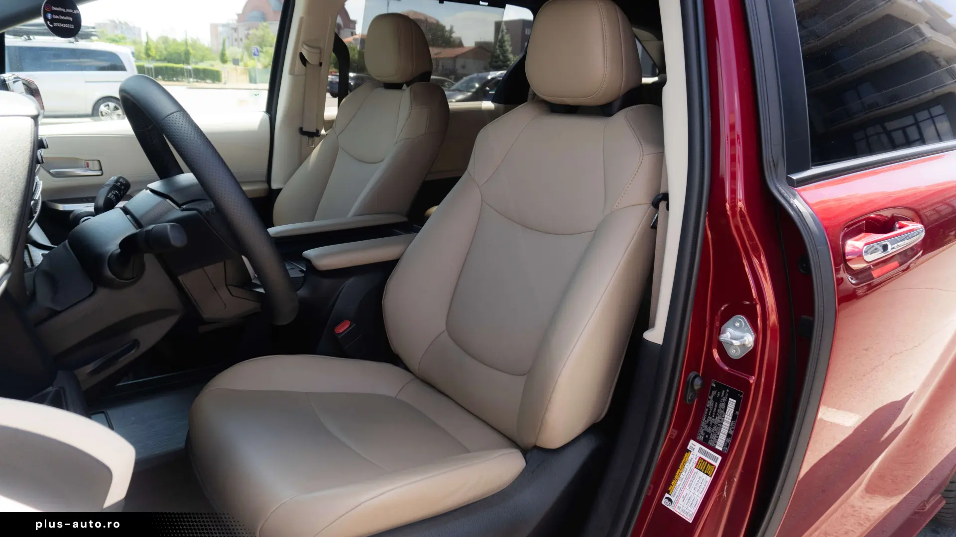 Toyota Sienna Hybrid XLE FWD 7 LOCURI
