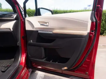 Toyota Sienna Hybrid XLE FWD 7 LOCURI