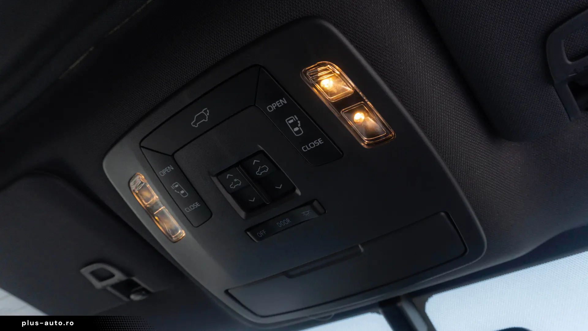 Toyota Sienna Hybrid XLE FWD 7 LOCURI