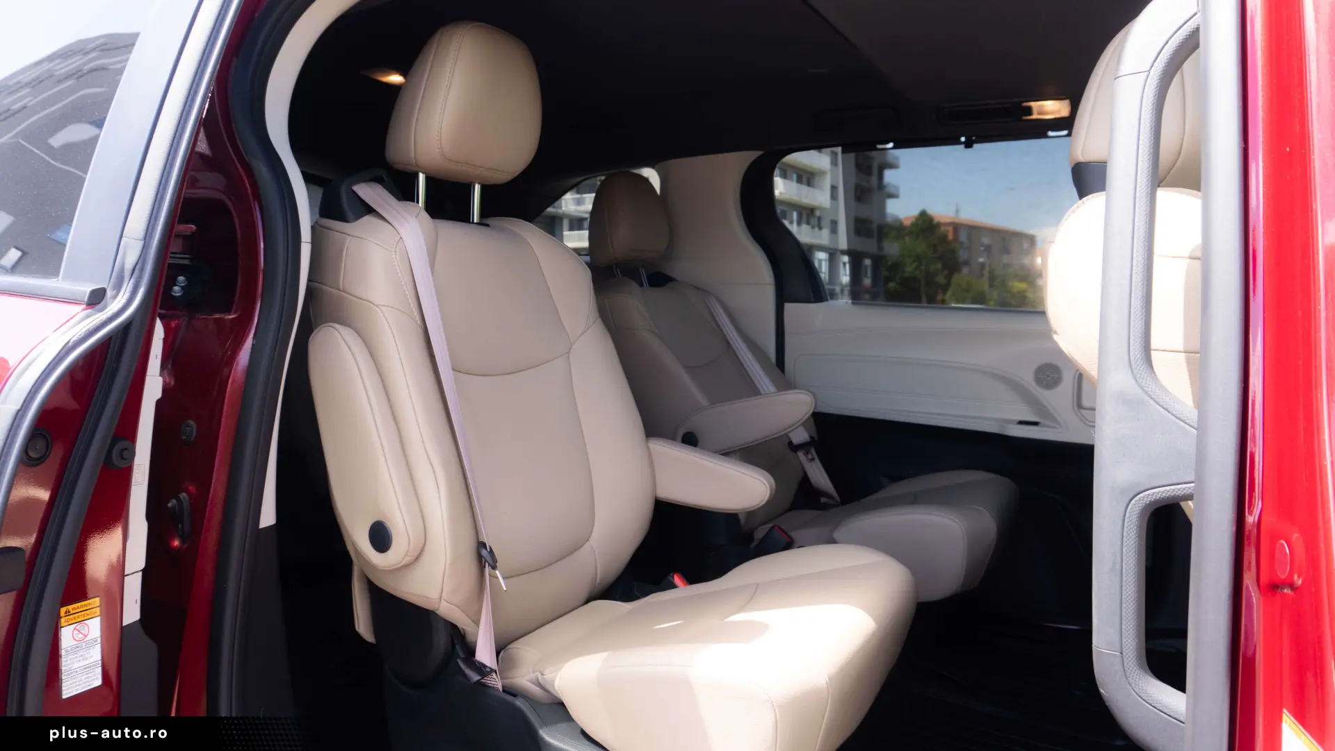 Toyota Sienna Hybrid XLE FWD 7 LOCURI