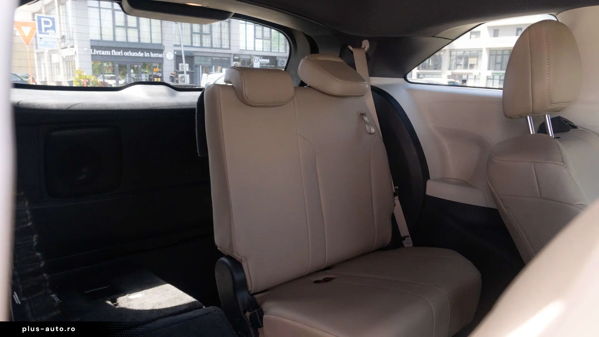 Toyota Sienna Hybrid XLE FWD 7 LOCURI