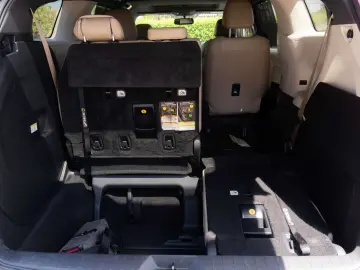 Toyota Sienna Hybrid XLE FWD 7 LOCURI