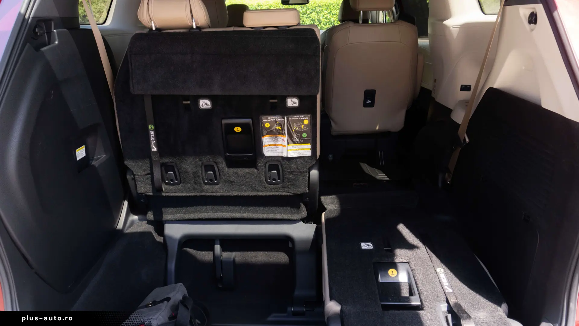 Toyota Sienna Hybrid XLE FWD 7 LOCURI