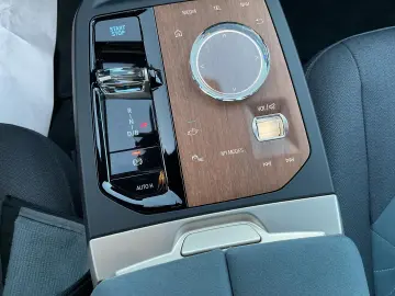BMW iX xDrive 40 HUD Navi LED Sound-HK ACC Klima