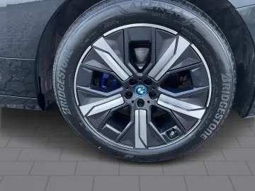 BMW iX xDrive 40 HUD Navi LED Sound-HK ACC Klima