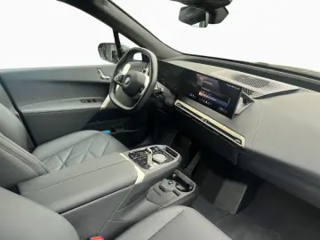 BMW iX xDrive40 Sport SkyLounge