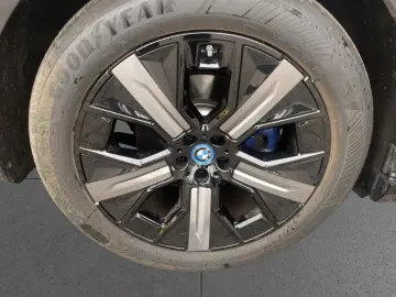 BMW iX xDrive40 Sport SkyLounge