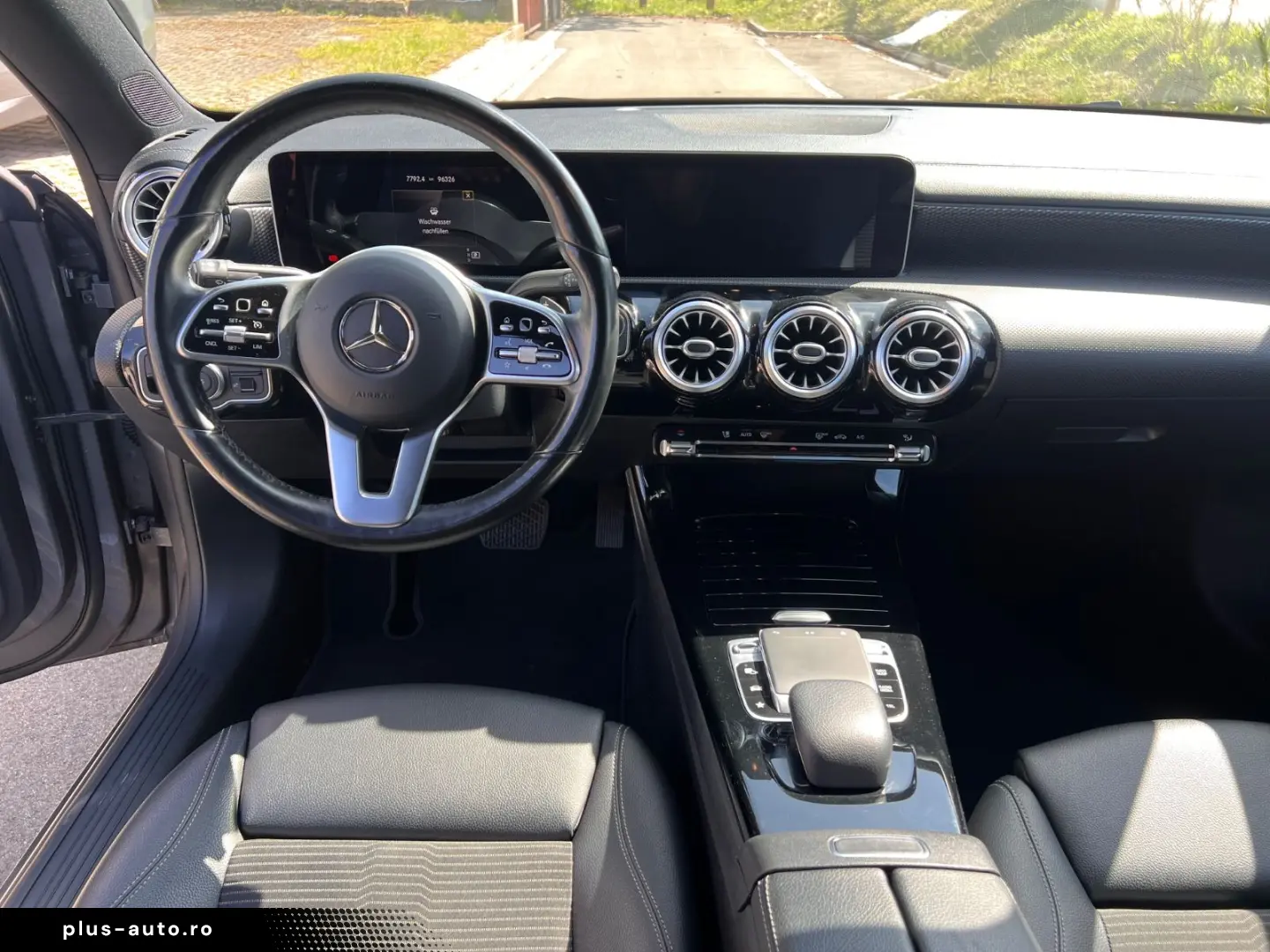 MERCEDES-BENZ CLA 180 Navi SHZ PDC Kamera LED