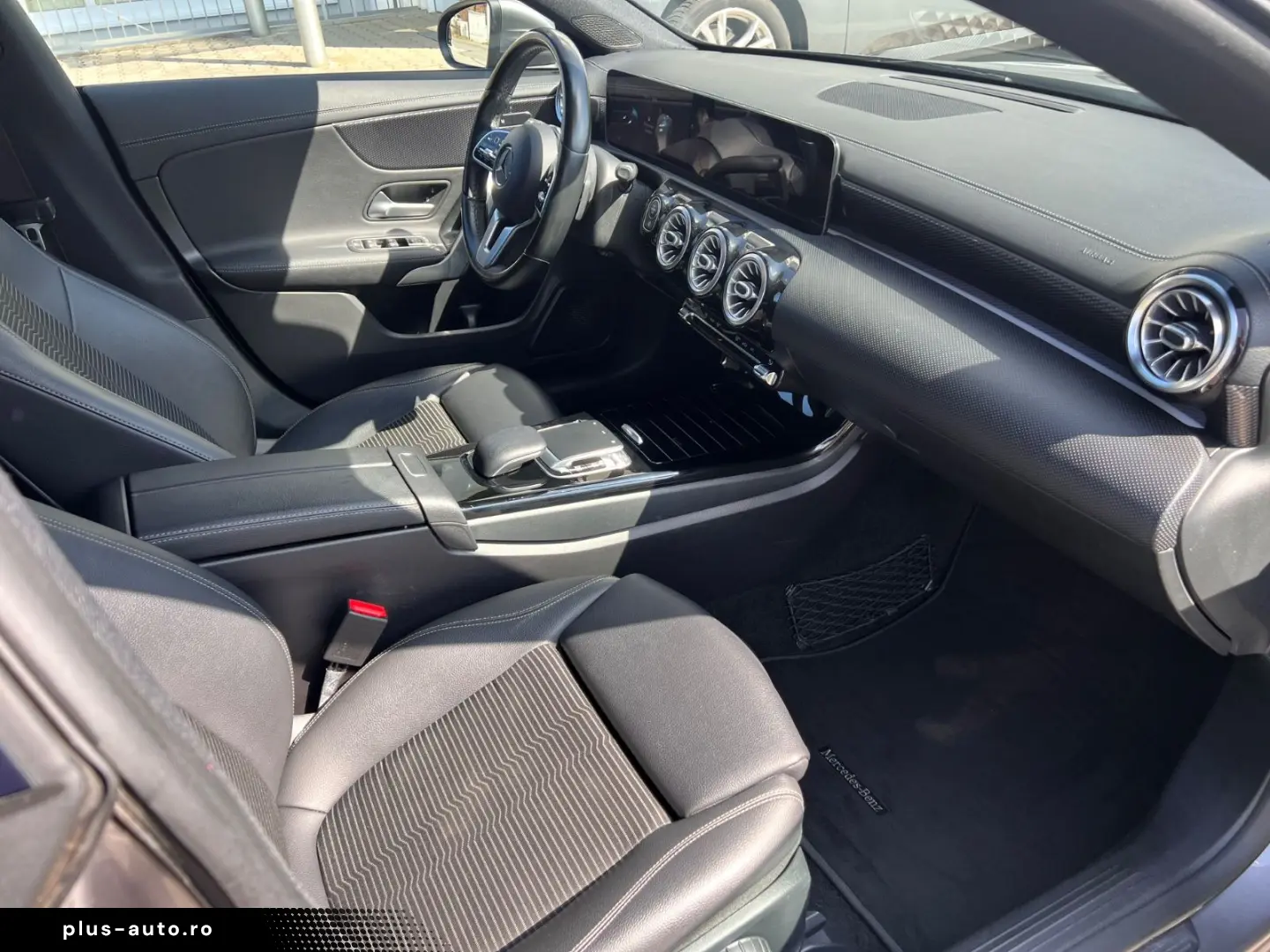 MERCEDES-BENZ CLA 180 Navi SHZ PDC Kamera LED
