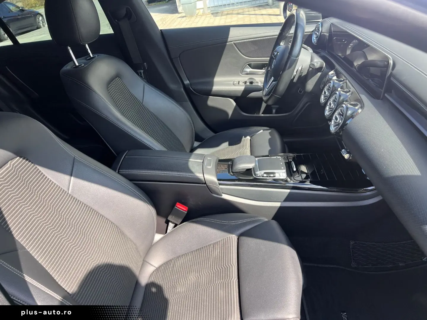 MERCEDES-BENZ CLA 180 Navi SHZ PDC Kamera LED