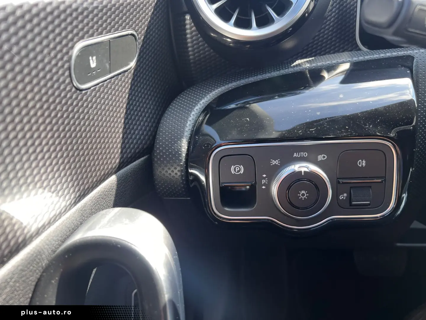 MERCEDES-BENZ CLA 180 Navi SHZ PDC Kamera LED