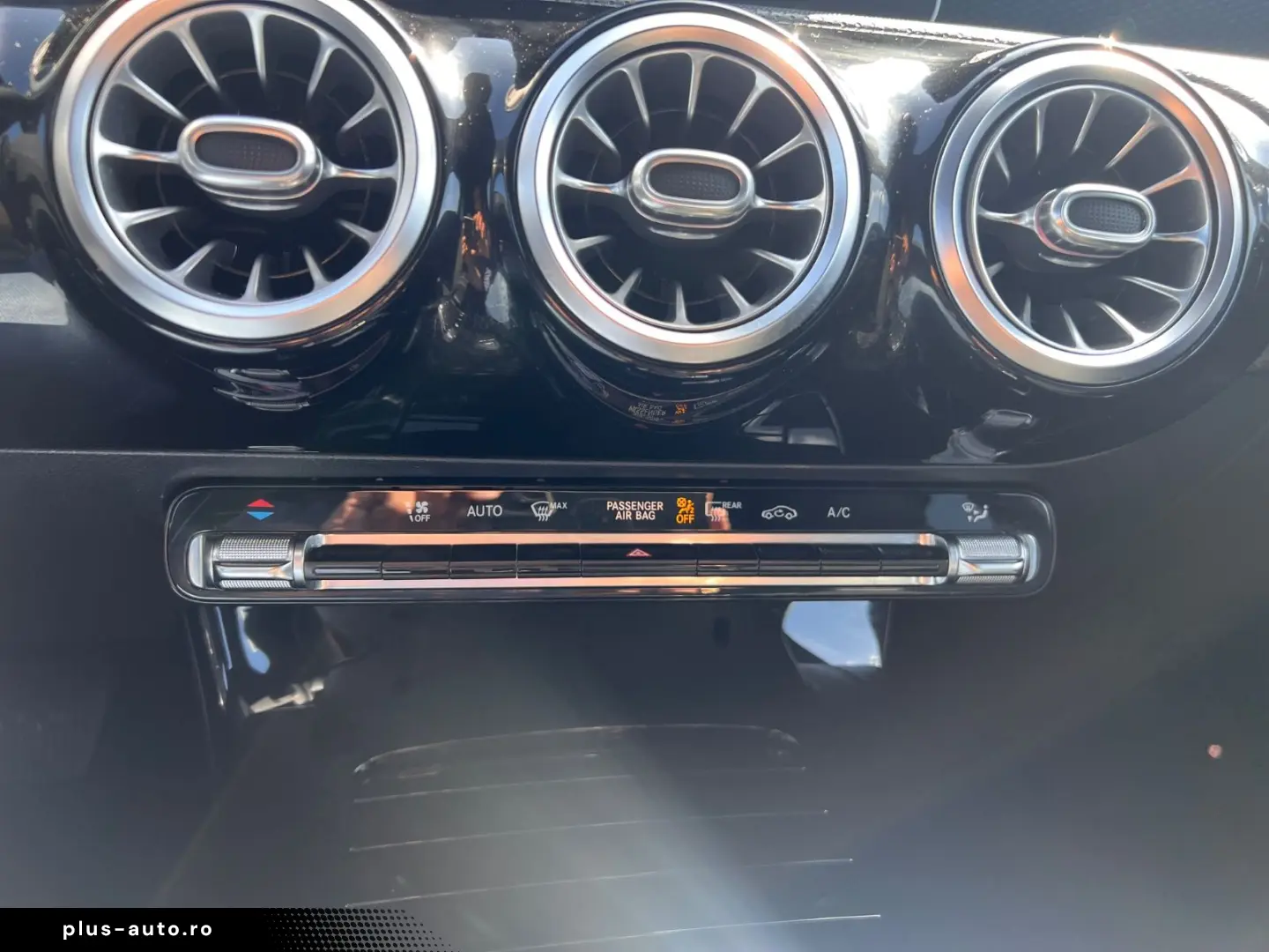 MERCEDES-BENZ CLA 180 Navi SHZ PDC Kamera LED