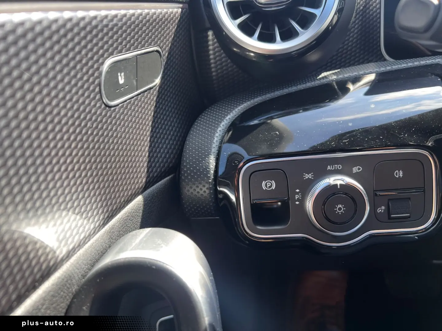 MERCEDES-BENZ CLA 180 Navi SHZ PDC Kamera LED