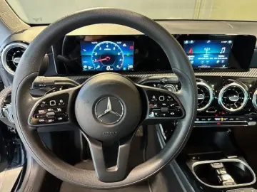 MERCEDES-BENZ CLA 180 Coupé 7G-DCT MBUX   Parktr SHZ…