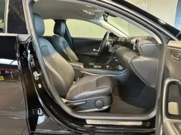 MERCEDES-BENZ CLA 180 Coupé 7G-DCT MBUX   Parktr SHZ…