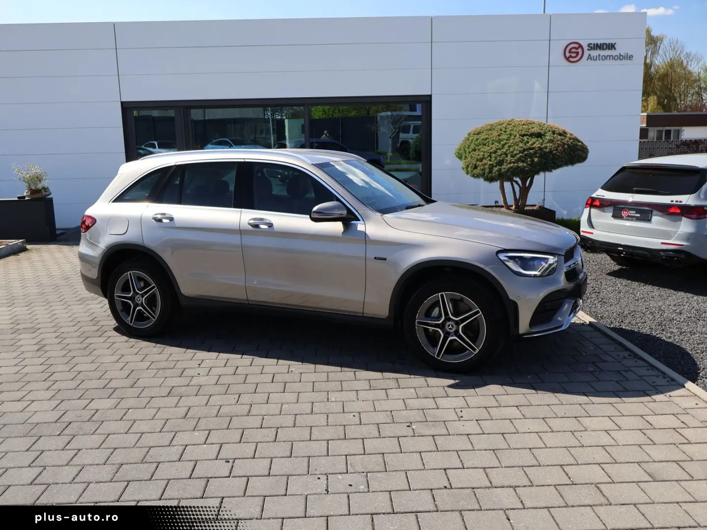 MERCEDES-BENZ GLC 300 de 4M AMG-KeylessGo-Distronic-Kamera