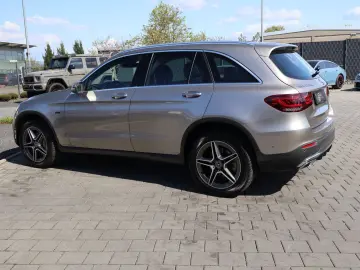 MERCEDES-BENZ GLC 300 de 4M AMG-KeylessGo-Distronic-Kamera
