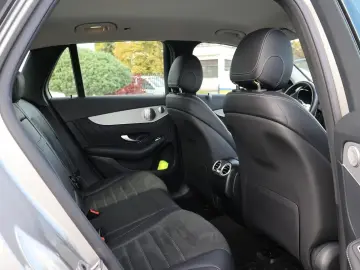 MERCEDES-BENZ GLC 300 de 4M AMG-KeylessGo-Distronic-Kamera